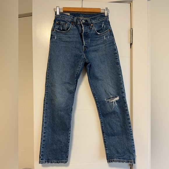 Levi’s wedgie straight medium wash 🥰🥰🥰 - Picture 3 of 13
